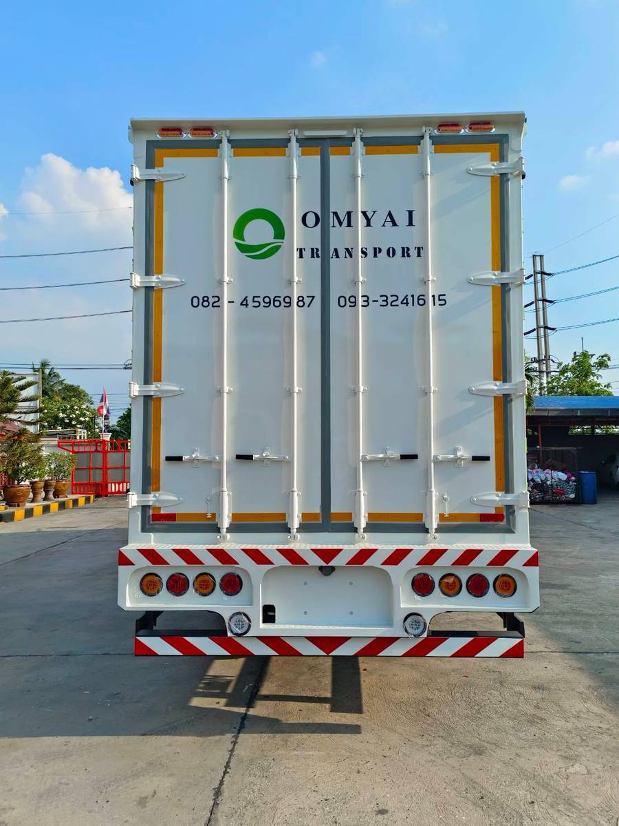 รถบรรทุก 10 ล้อ OMYAI มุมหลัง - พร้อมให้บริการ